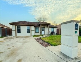 Building Photo - 12 Azalea St