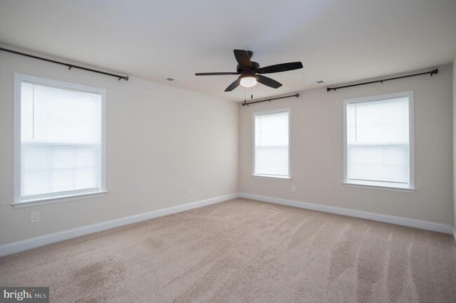 Building Photo - 327 Sydney Ln