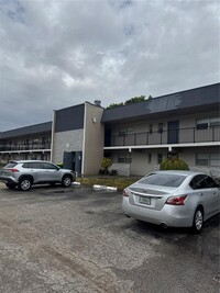 Building Photo - 8051 S Colony Cir