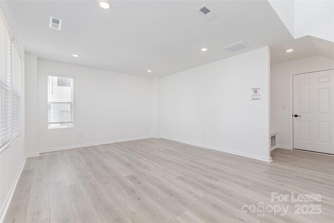 Building Photo - 1742 Blanche St