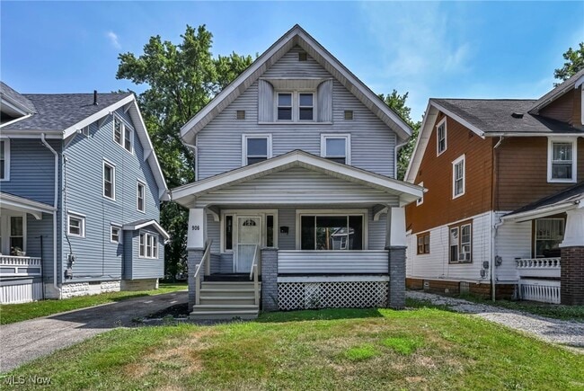 Primary Photo - 906 Delia Ave