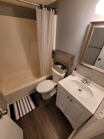 Bathroom 2 - 1390 Hunters Rd