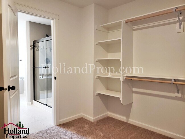 Building Photo - Spacious & Stylish 4-Bedroom Home with Mod...