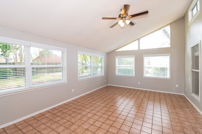 Building Photo - 11544 Oak Park Dr