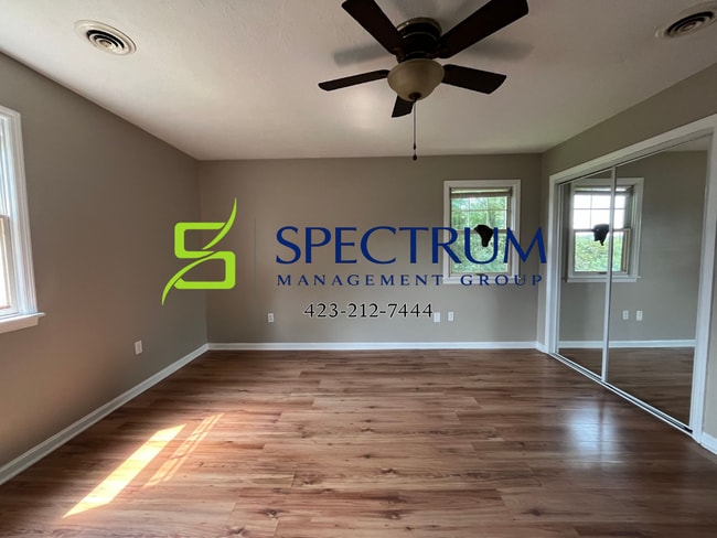 Building Photo - 723 White Oak Cir