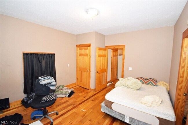 Building Photo - 668 Sumner St