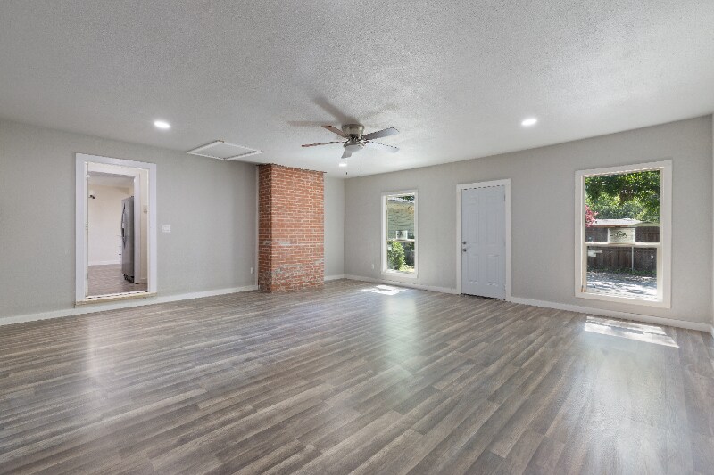 Building Photo - 529 Melrose Dr