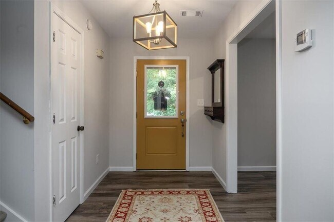Building Photo - 4989 Kingswood Dr