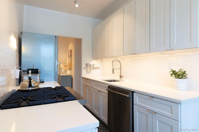 Building Photo - 76-66 Austin St