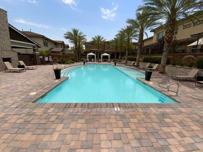 Building Photo - STUNNING LUXURY TOLL BROTHERS DESIGN TOWNH...