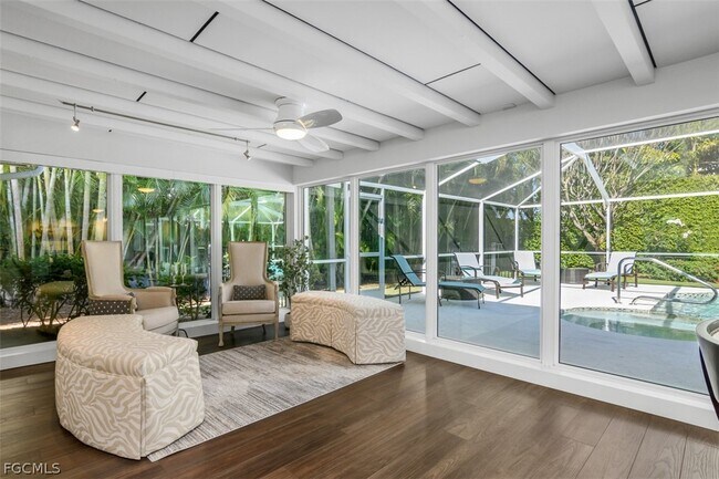 Building Photo - 549 7th Ave N