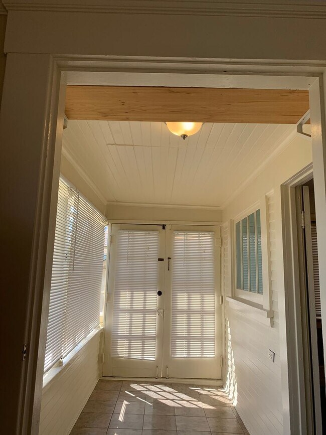 Building Photo - Old World Charm in Cortez Hills!