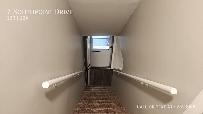 Building Photo - 7 Southpoint Dr