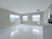 Building Photo - 2725 Middle River Dr