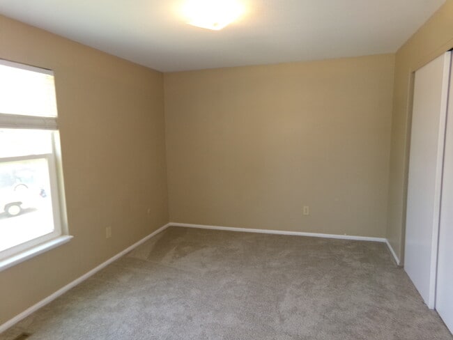Building Photo - 4 Woodbine Ct