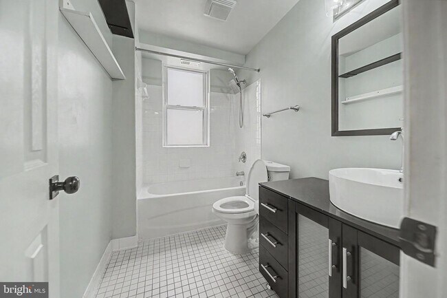 Building Photo - 1340 Fairmont St NW
