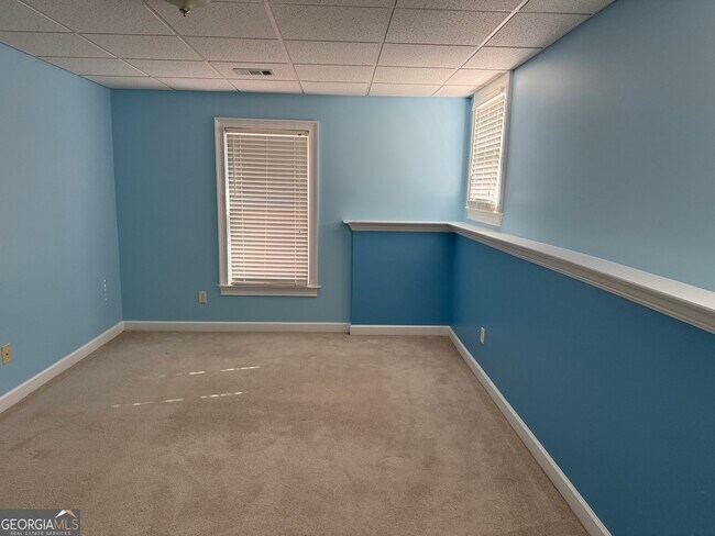 Building Photo - 1120 Lewis Ridge Cir