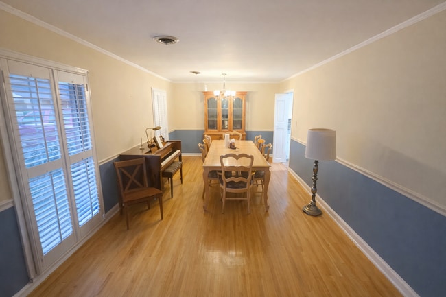 Building Photo - 817 Dumont Dr