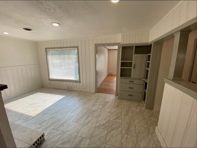 Building Photo - 1011 Walnut St