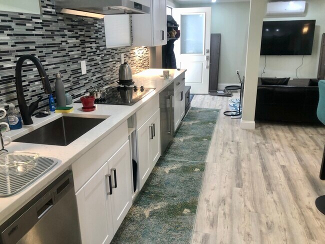 Building Photo - 38 Fuller St