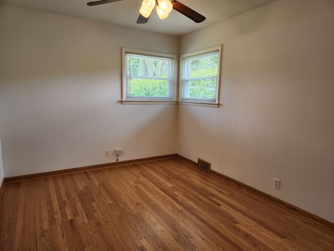 Building Photo - 7453 N Karlov Ave