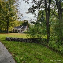 Building Photo - 6 Orchard Rd