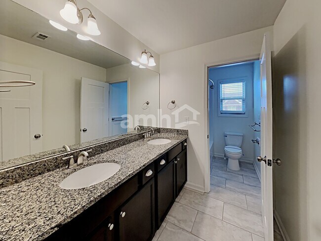 Building Photo - 2036 Farm Pond Wy