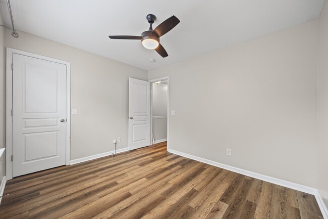 Building Photo - "Charming 2-Bedroom Townhouse Retreat in B...