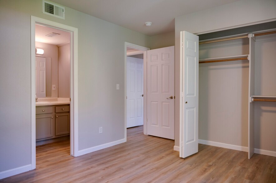 Building Photo - 4203 Sunset Ridge Ct