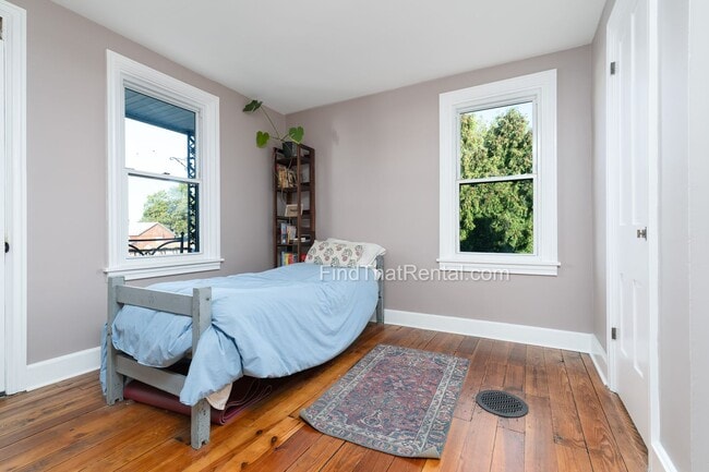 Building Photo - Downtown Carlisle Beautifully Renovated Pe...