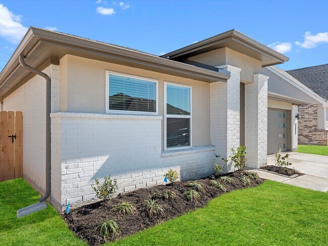 Building Photo - 3335 Silverton Dr