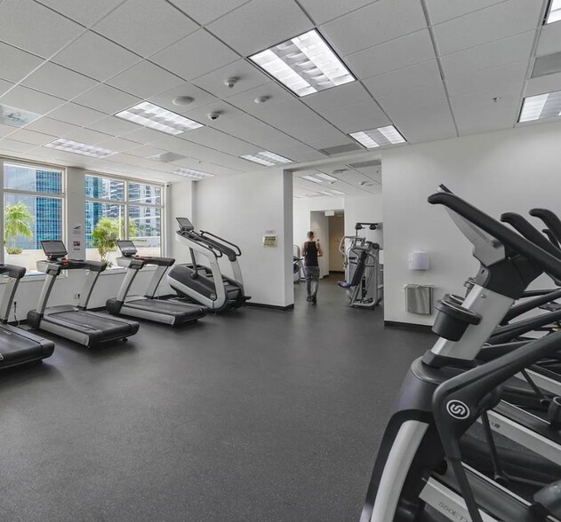 Building Photo - 1200 Brickell Bay Dr