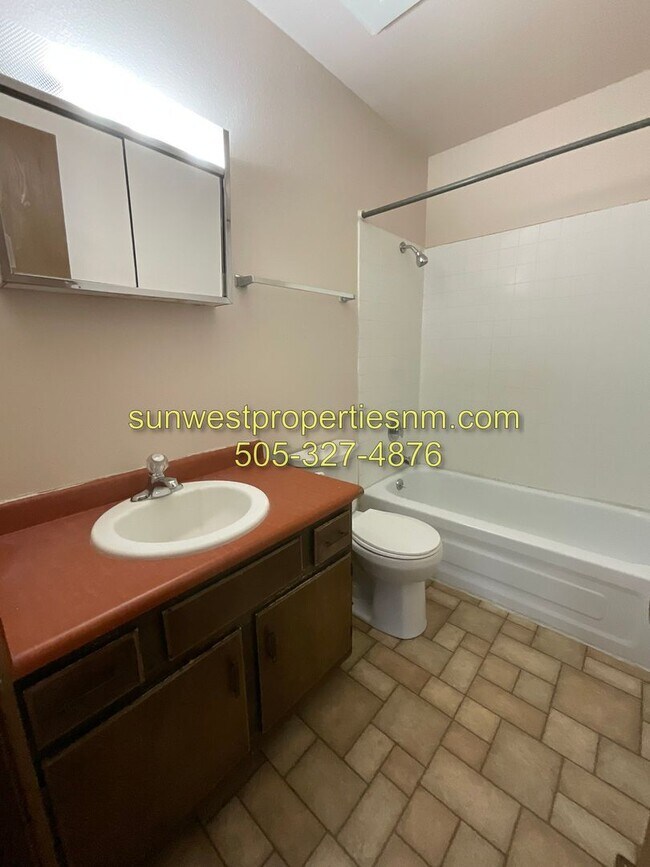 Building Photo - Farmington Ave. 1621