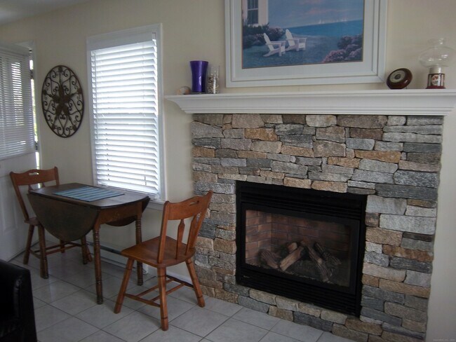 Building Photo - 55 Pine Island Rd