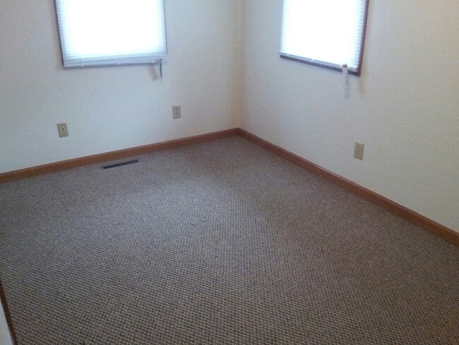 Building Photo - 423 W 2nd Pl