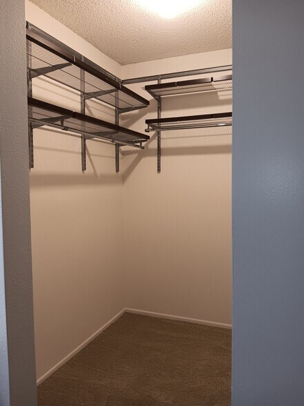 Building Photo - 10965 Fruitland Dr