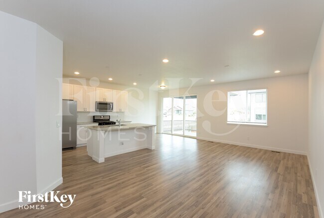 Building Photo - 496 Kansas Ave