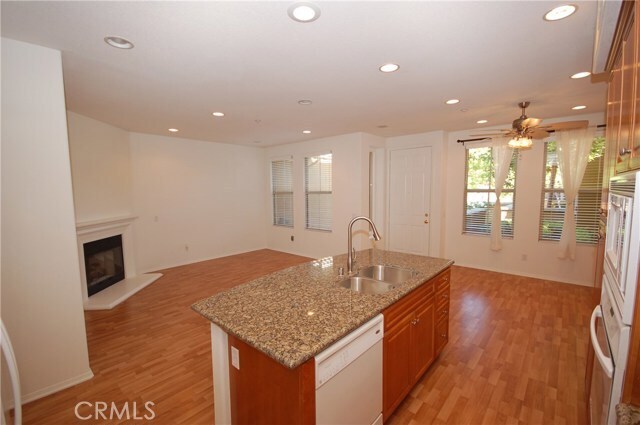 Building Photo - 121 Chantilly