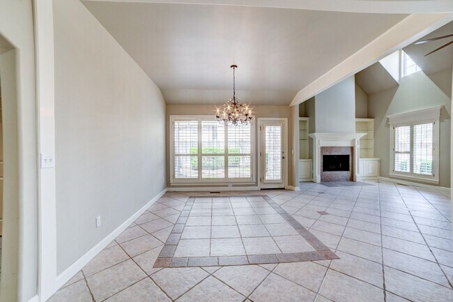 Building Photo - South Tulsa Gem! Large 3/2 Rental Home