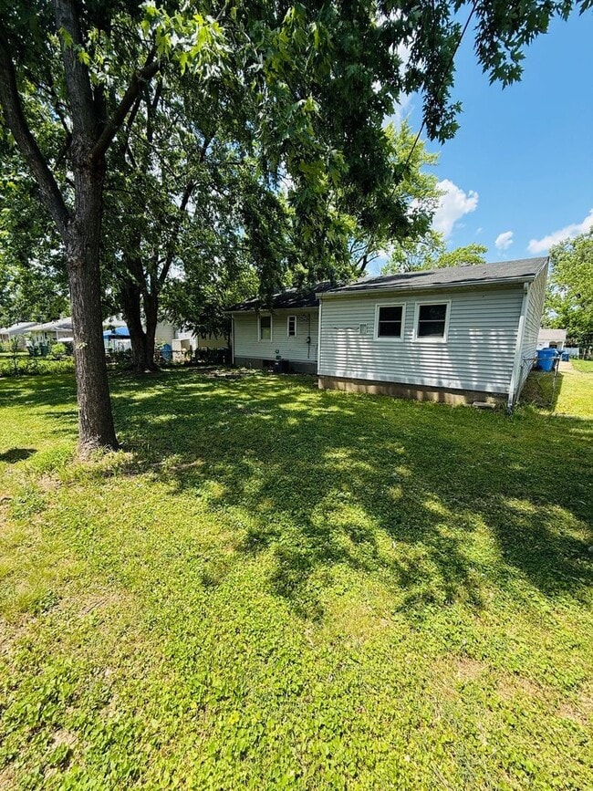 Building Photo - Three bedroom Home for Rent - Florissant