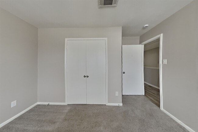 Building Photo - 2506 Buckminster Dr