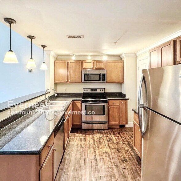 Primary Photo - 525 E Grace St