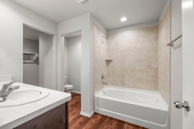 Building Photo - 2354 Otter Falls Dr
