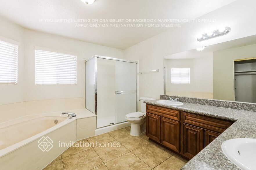 Building Photo - 10246 N 66th Ave