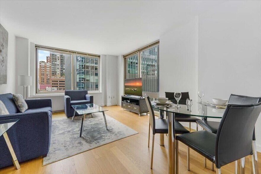 Building Photo - 254 W 54th St