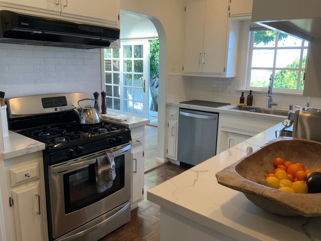 Building Photo - Beautiful single family home in Upper Holl...