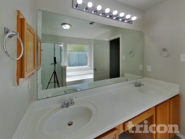 Building Photo - 407 Westcreek Drive Royse City TX