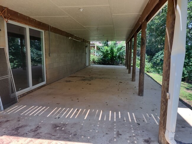 Building Photo - Downtown PC with River View