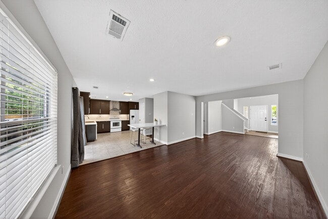 Building Photo - 7243 River Pines Dr