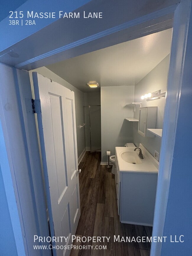 Building Photo - 215 Massie Farm Ln